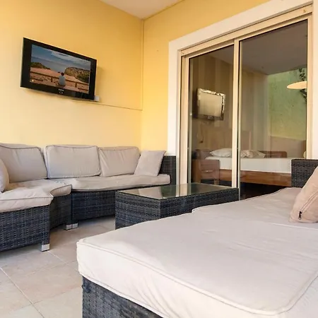 C15 - The Patio Do Convento *